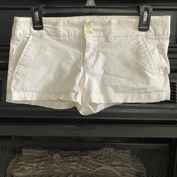 Everyone needs a stylish white pair of shorts in their wardrobe!! - Picture 1 of 10